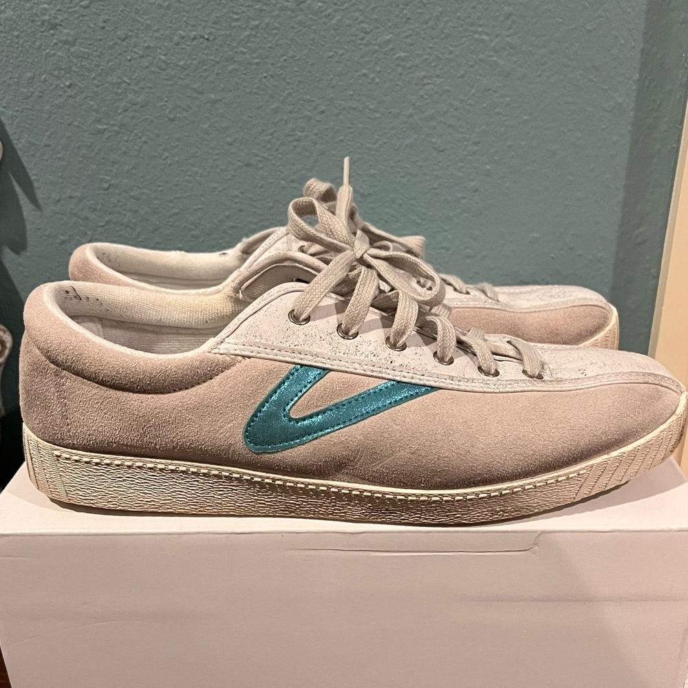 Women’s Tretorn tennis shoes.​